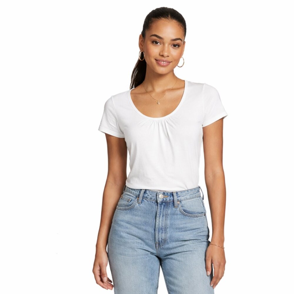 NWT MERONA MEDIUM Women’s White Scoop Neck Tee Short Sleeve Casual Basic Top